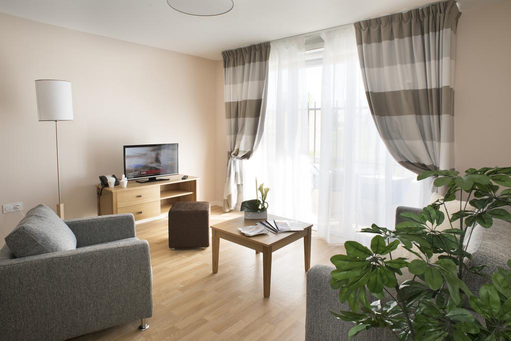Aparthotel Domitys La Clef Des Champs Poitiers Zimmer foto